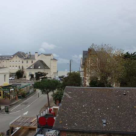 Hotel Des Pins Jullouville-les-Pins Bilik gambar