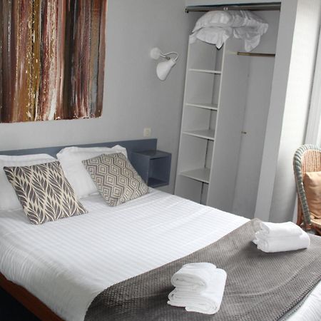 Hotel Des Pins Jullouville-les-Pins Bilik gambar