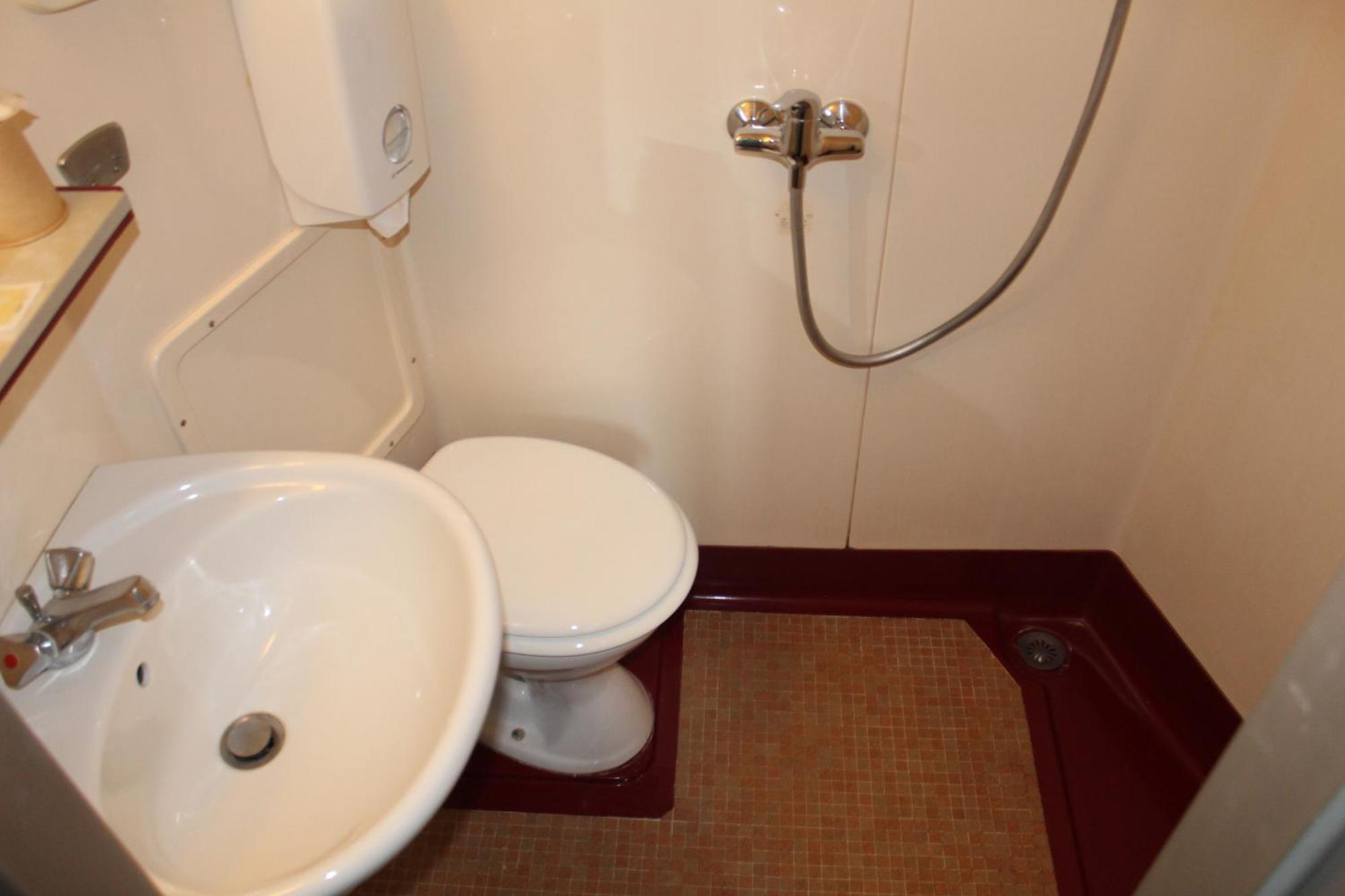 Hotel Des Pins Jullouville-les-Pins Bilik gambar