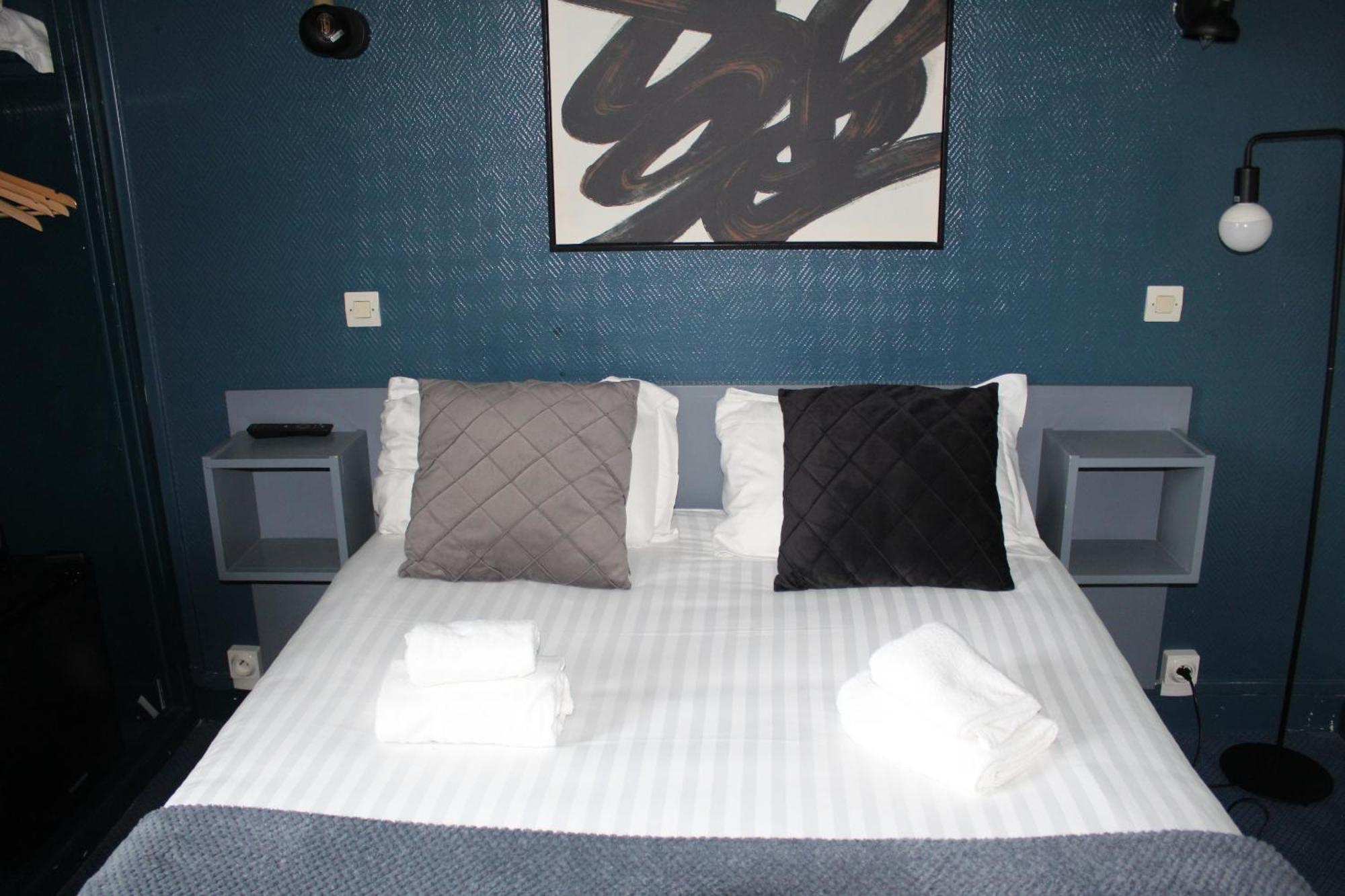 Hotel Des Pins Jullouville-les-Pins Bilik gambar