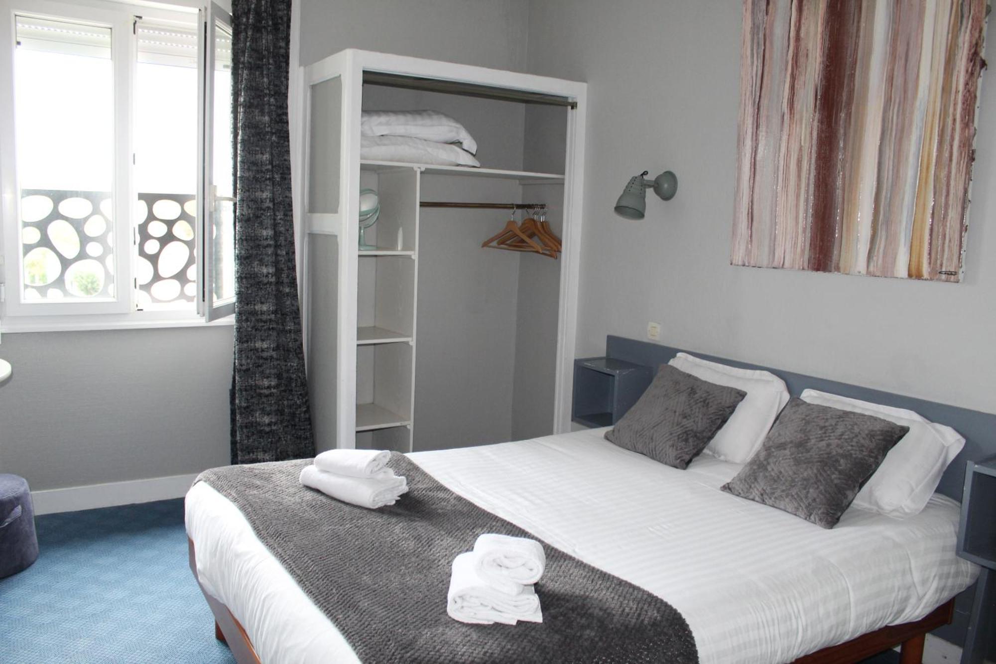 Hotel Des Pins Jullouville-les-Pins Bilik gambar