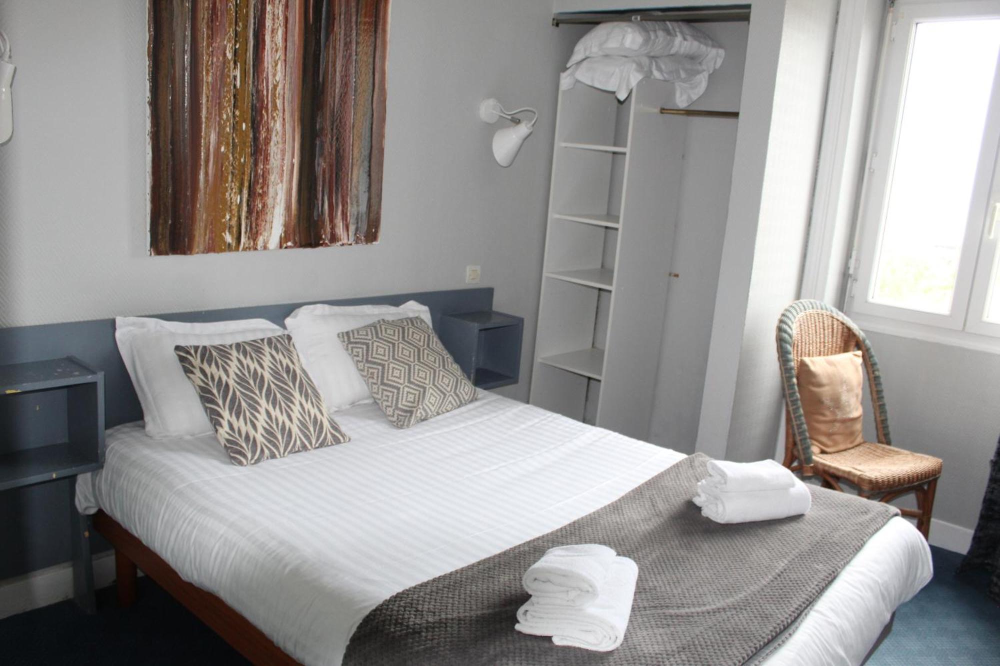 Hotel Des Pins Jullouville-les-Pins Bilik gambar