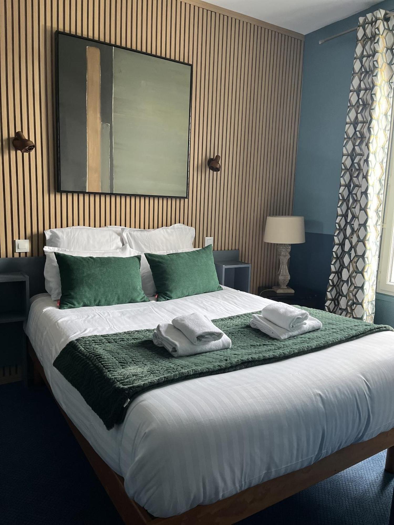 Hotel Des Pins Jullouville-les-Pins Bilik gambar