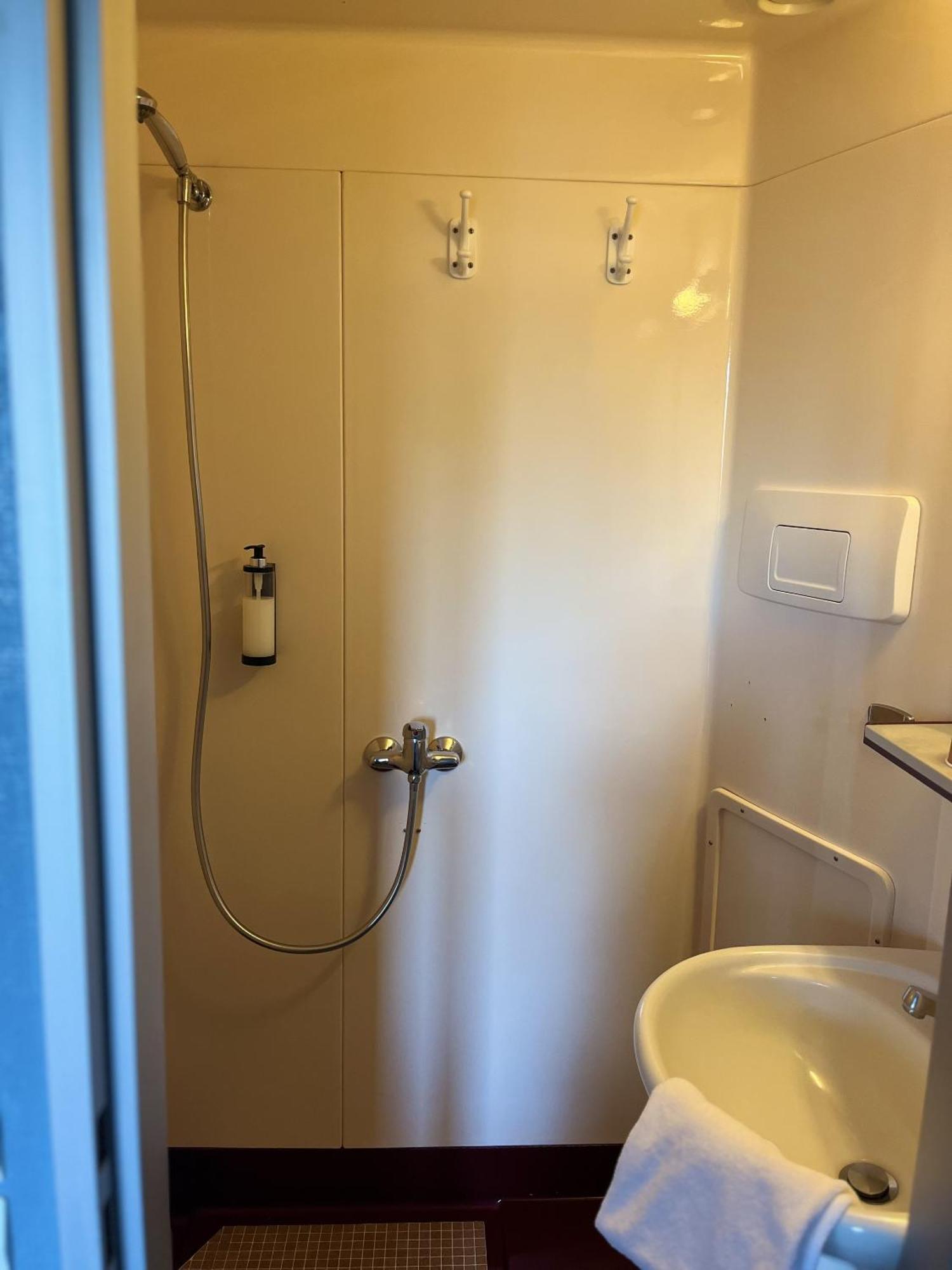 Hotel Des Pins Jullouville-les-Pins Bilik gambar