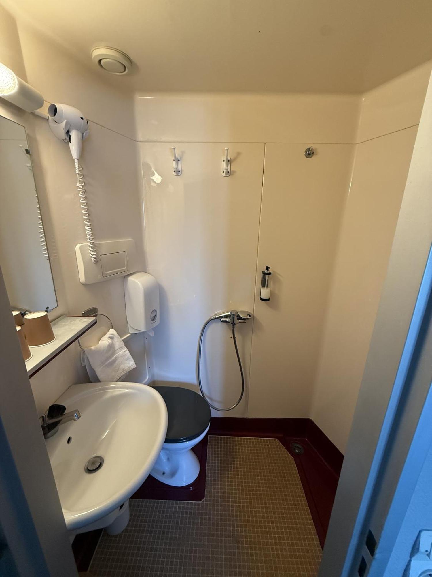 Hotel Des Pins Jullouville-les-Pins Bilik gambar