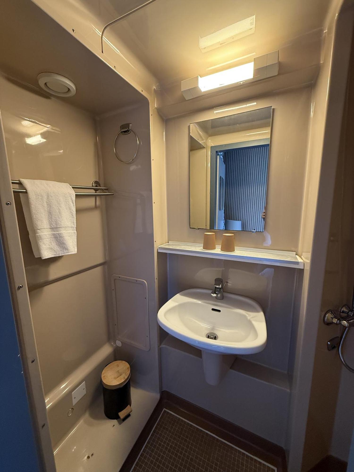 Hotel Des Pins Jullouville-les-Pins Bilik gambar